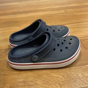 Crocs Off Court Navy / Pepper (Red Stripe) (Kids- size 13)